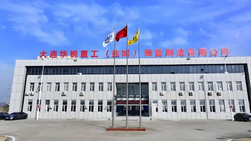 2025 Breakthrough: Dalian Huarui Patents Four-Bar Linkage Roller Assembly for Pipe Conveyor Transitions, Extending Belt Conveyor Lifespan